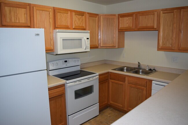 Foto del edificio - Beautiful 2 Bedroom, 2 Bathroom Duplex with a Garage!