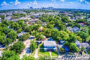 Foto del edificio - 216 Eleanor Ave