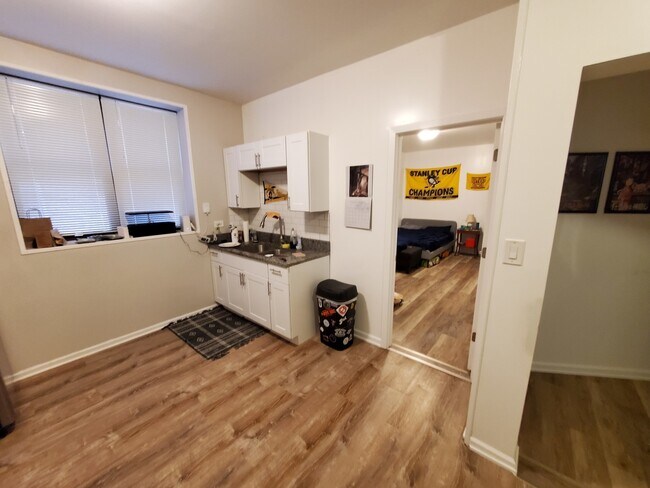 Foto del edificio - 3320 W Diversey Ave