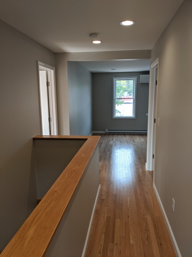 Building Photo - 209 N Meadow St