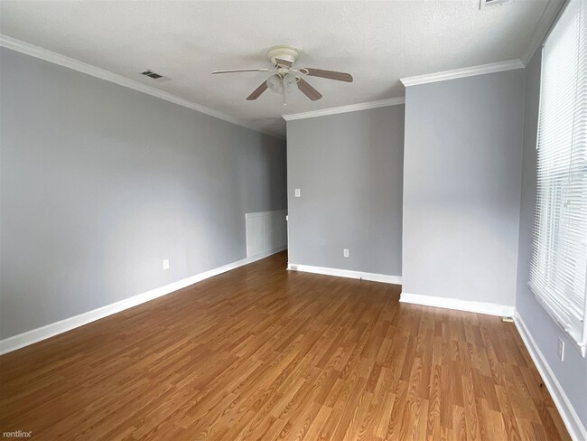 Building Photo - 2 br, 1 bath Duplex - 520 East Anderson St...