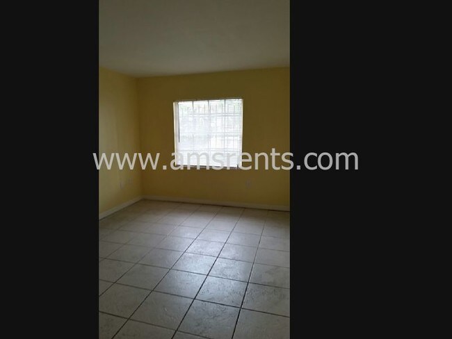 Foto del edificio - 1406 W Holden Ave