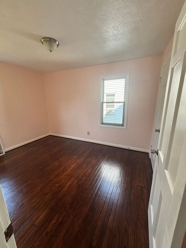 Building Photo - Charming 3 beds 1 bath in Maple Heights!