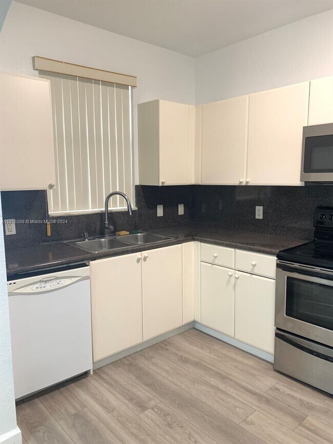 Building Photo - 4009 SW 156th Ave