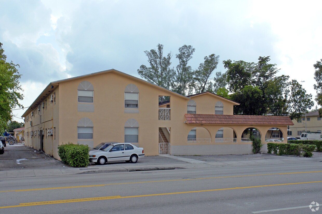 Building Photo - El Corteo