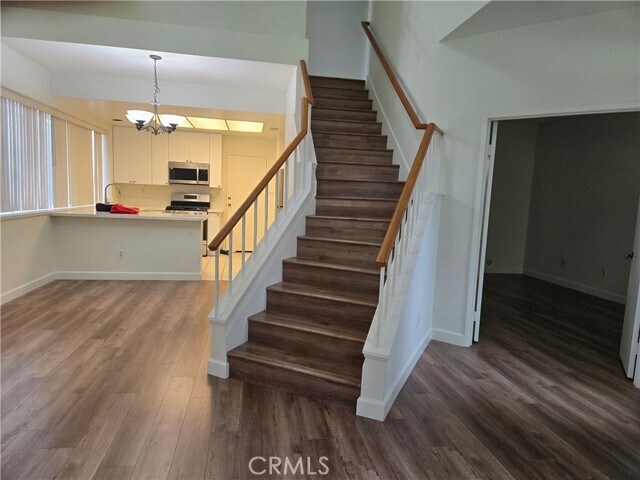 Foto del edificio - 13221 Royalcrest Ct