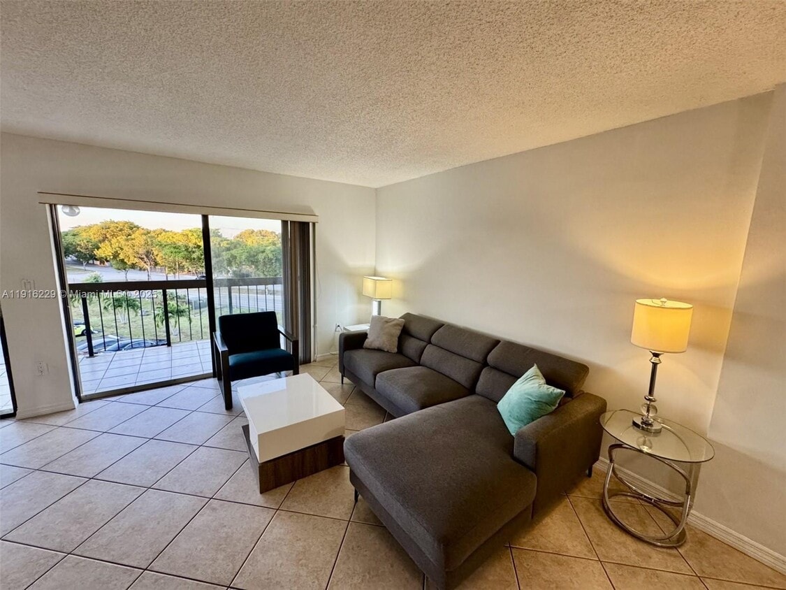 Foto principal - 1300 SW 122nd Ave