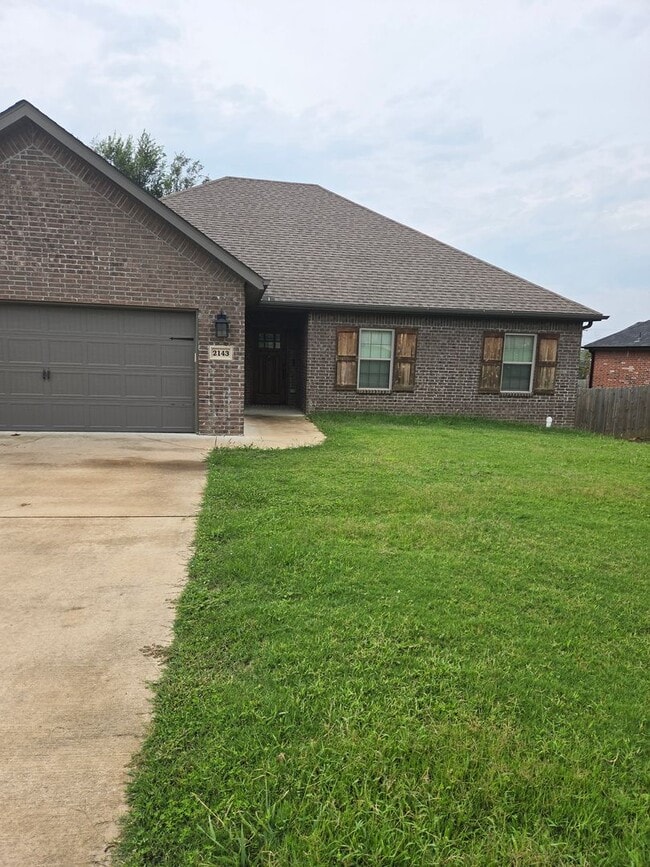 Building Photo - 2143 Sweetwater Ranch Ave