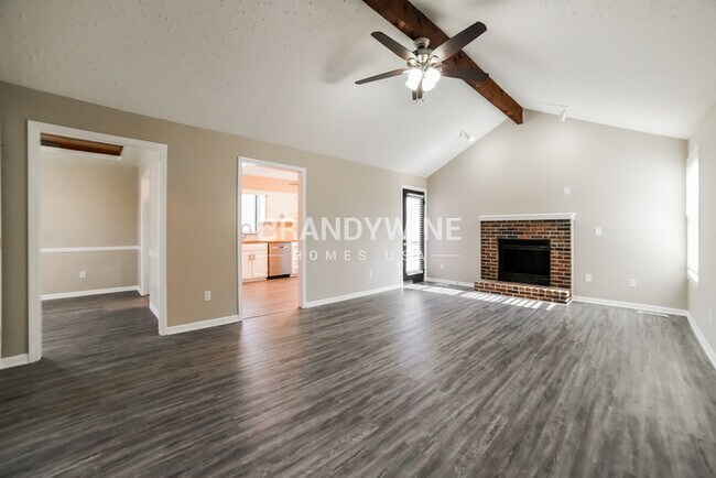 Building Photo - NEW LOWER RENTAL RATE LEASING SPECIAL: Rec...