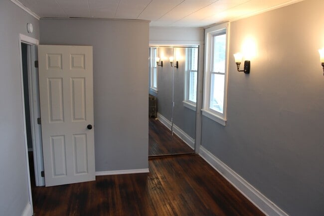 Building Photo - 30 1/2 Mcallister St