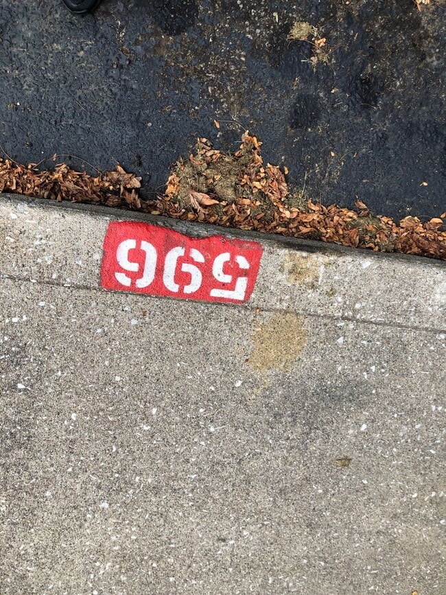 Building Photo - 3 bedroom, 2.5 bathroom townhome: Timber Ridge