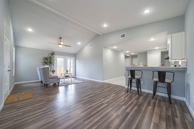 Foto del edificio - 474 Ridge Haven St