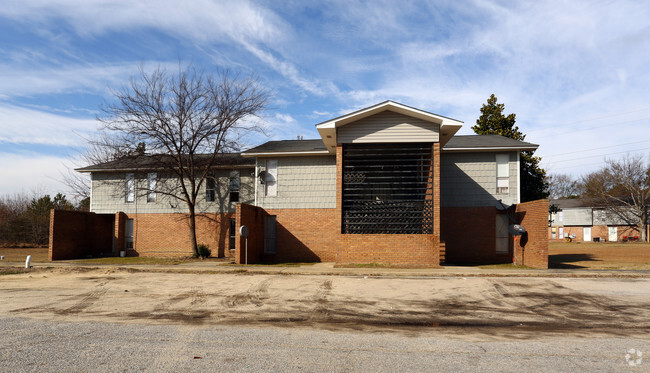 Building Photo - Lakeland Apartments