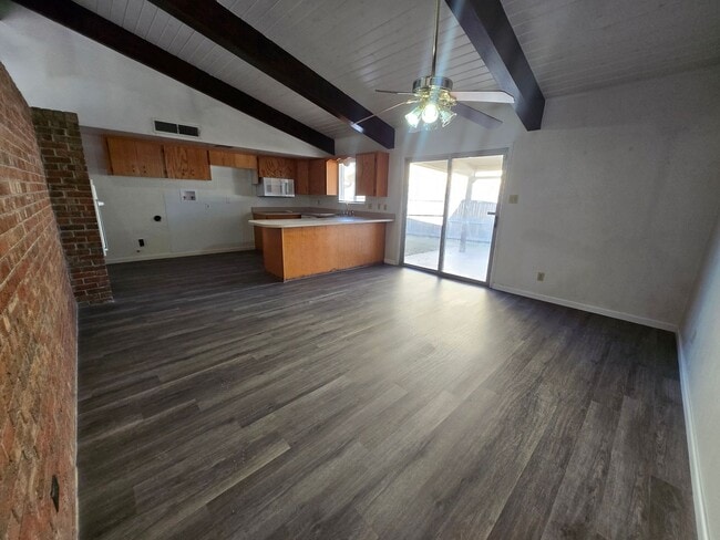 Foto del edificio - 3 bedroom, 2 bathroom home!