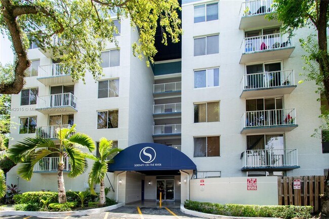 Building Photo - 1720 NW N River Dr