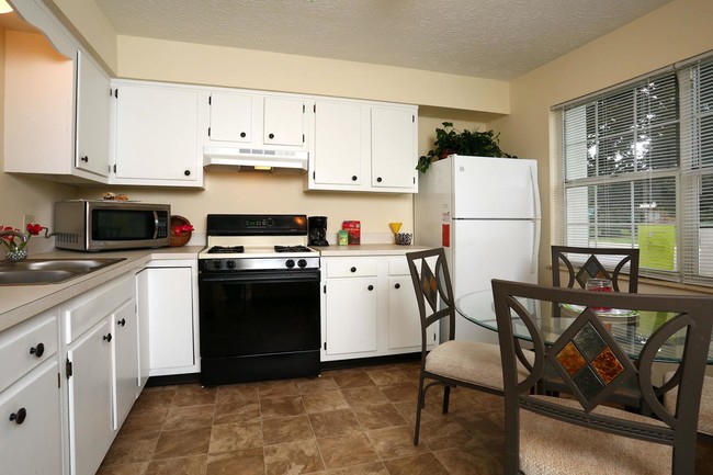 Large kitchens - Centennial Village Apartments and Townhomes