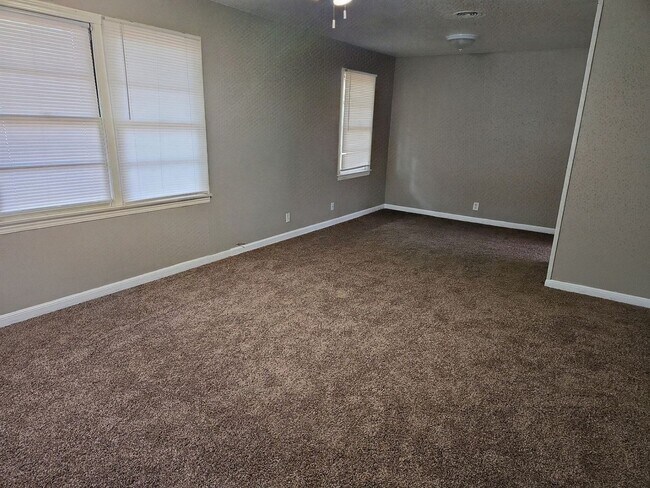 Foto del edificio - 302 Bridal Wreath Ave
