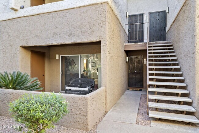 Foto del edificio - 4554 N Paradise Vlg Pkwy S