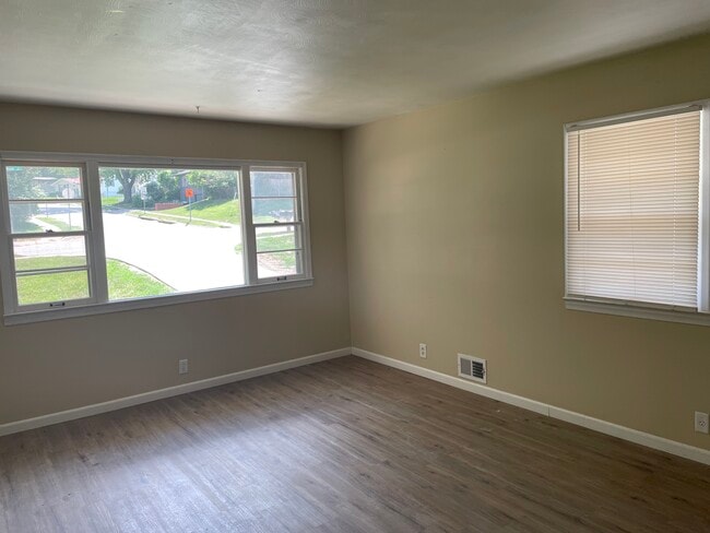 Building Photo - Blondo street