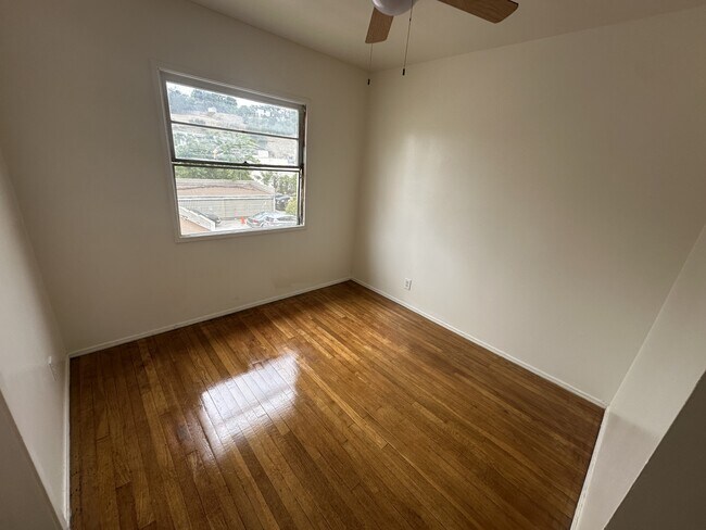 Foto del edificio - 2441 Silver Lake Blvd