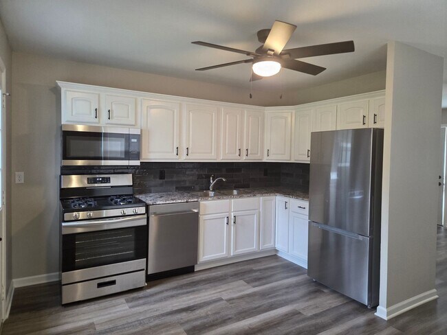 Foto del edificio - Completely remodeled 3-bedroom house avail...