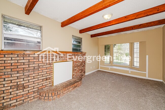 Foto del edificio - 3322 Bonds Ave