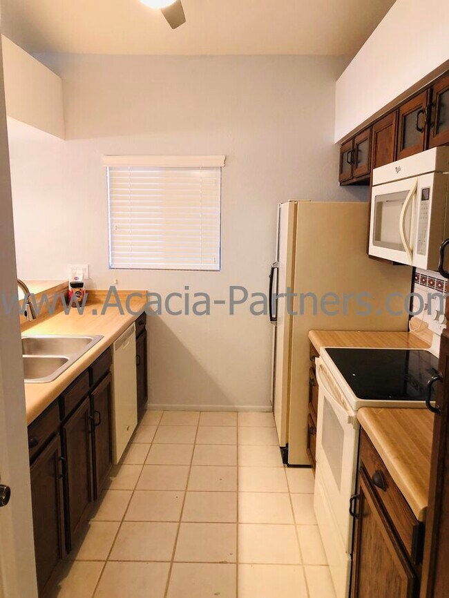 Building Photo - Two Bedroom on East Side