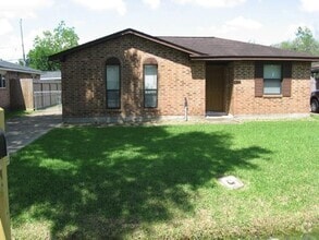 Building Photo - 4726 Caroline St