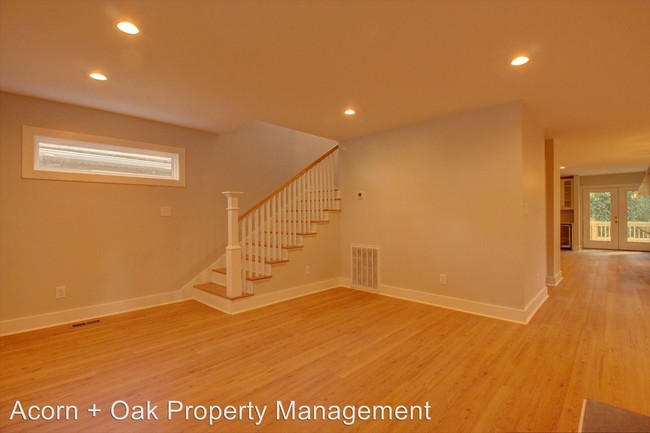 Foto del edificio - 5 br, 3.5 bath House - 410 E. Geer St.