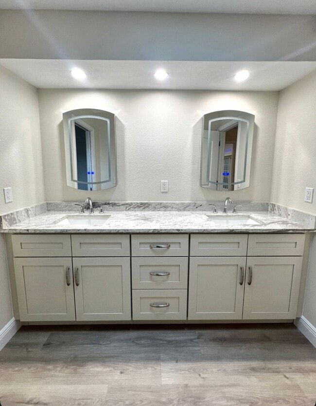 Building Photo - Hidden gem in Silver Oaks