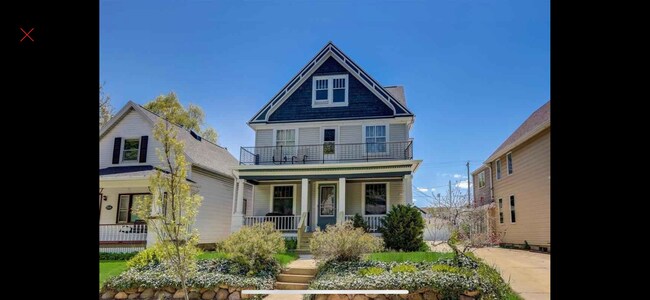 Calle St James: Exterior - 7217 Saint James St