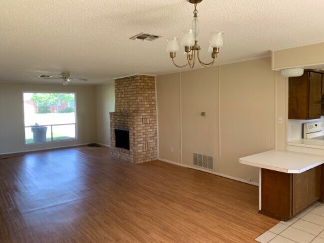 Foto del edificio - 1805 Greenwood Ln