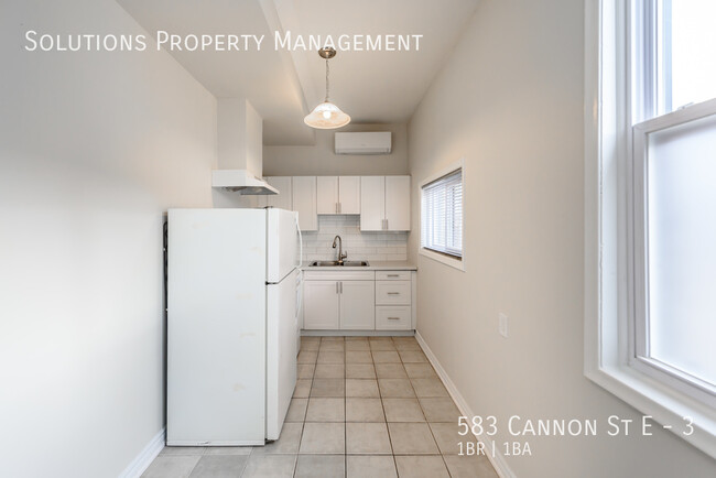 Building Photo - Freshly Renovated 1 Bedroom Available NOW!