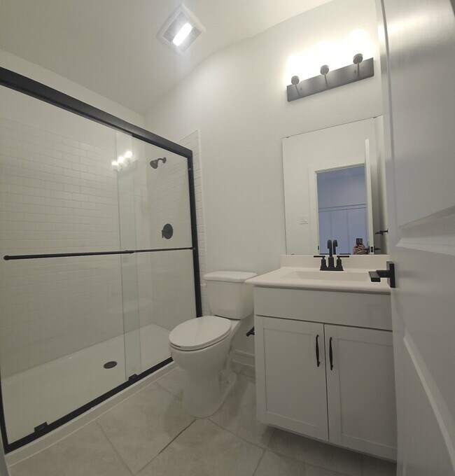 Building Photo - 8438 Bay Oaks Dr