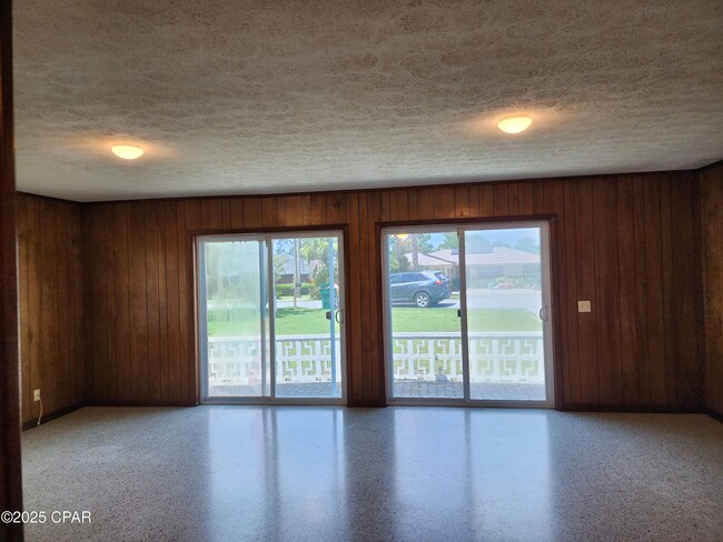 Building Photo - 16236 E Lullwater Dr