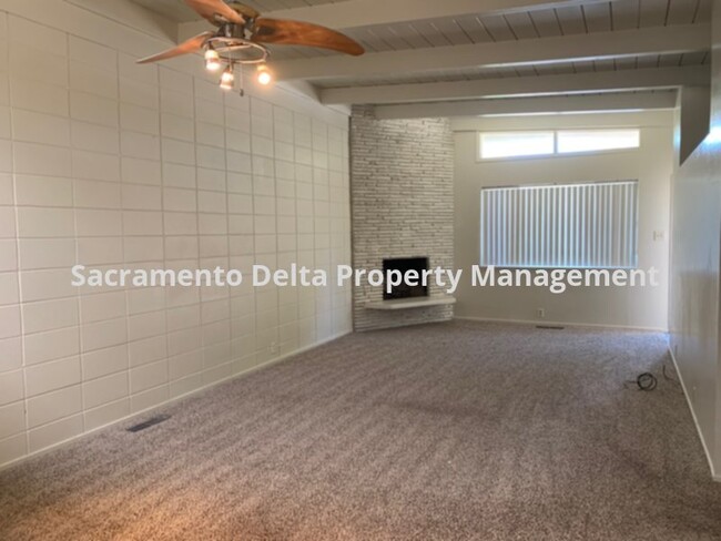 Foto del edificio - Cozy 2 Bed 1 Bath Duplex in Arden Arcade