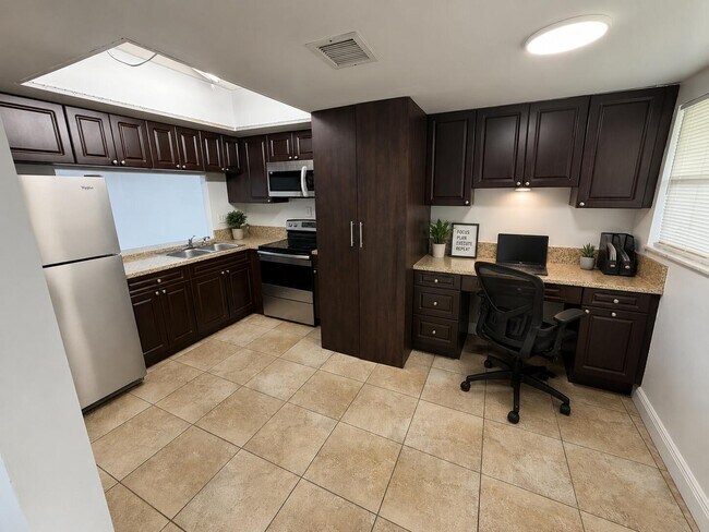 Foto del edificio - 2500 Coral Springs Dr