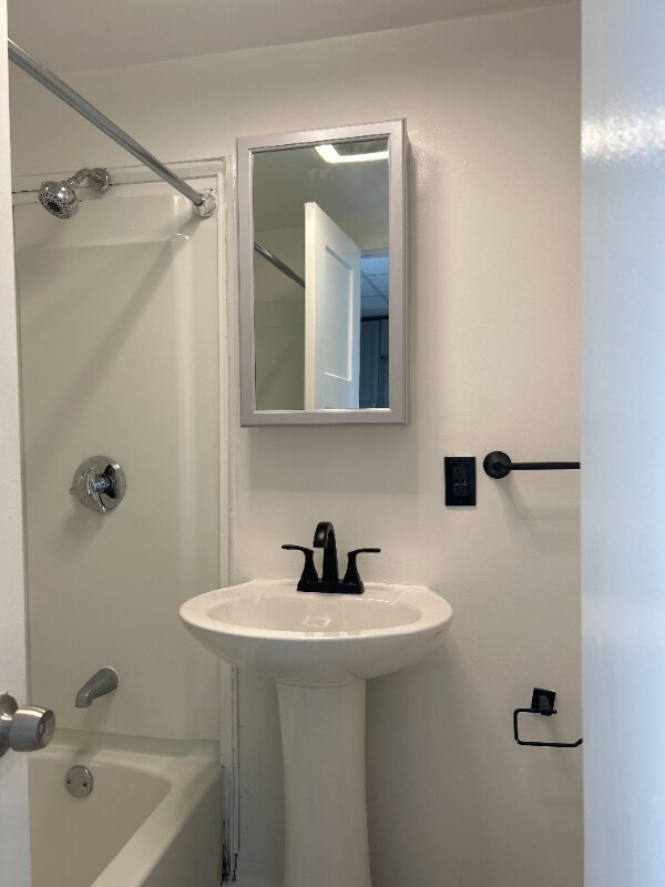 Building Photo - 700 Lawrence St