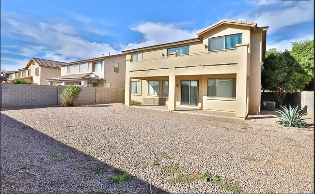 Building Photo - Spacious 6-Bedroom Home in Rovey Farm Estates