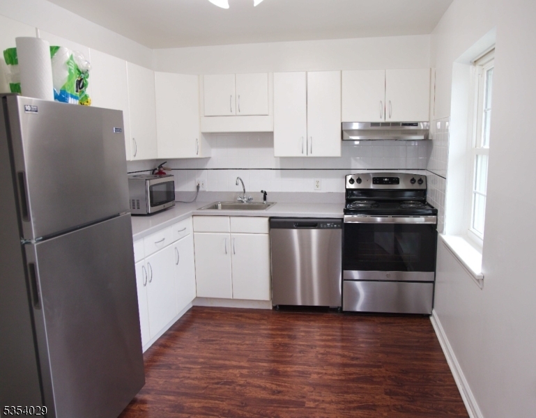 Primary Photo - 16 B Lakeside Dr
