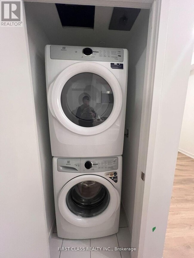 Building Photo - 2031 Kennedy Rd