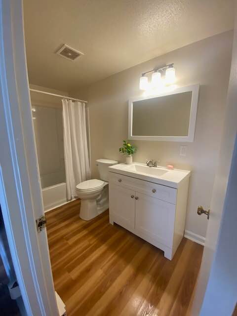 Foto del edificio - 106 Burnell Dr