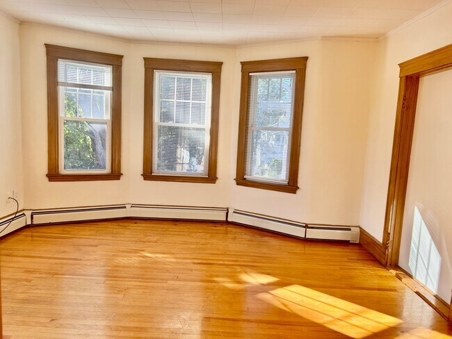 Foto del edificio - 37 Woodmont Ave
