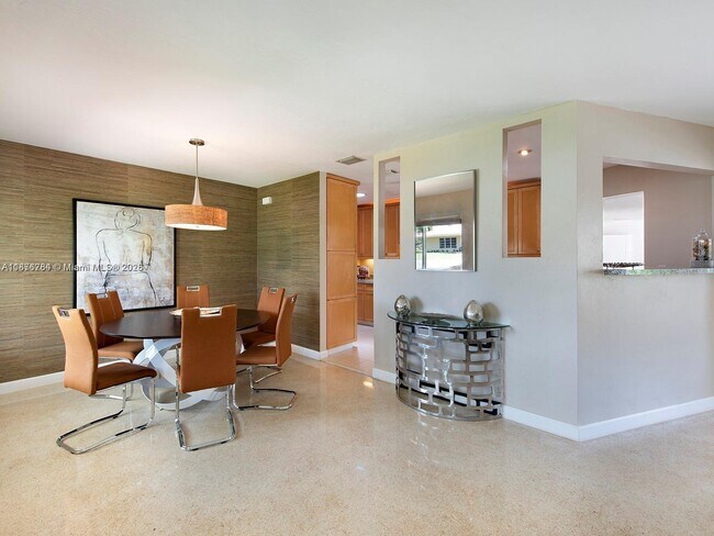 Foto del edificio - 10643 NE 10th Pl