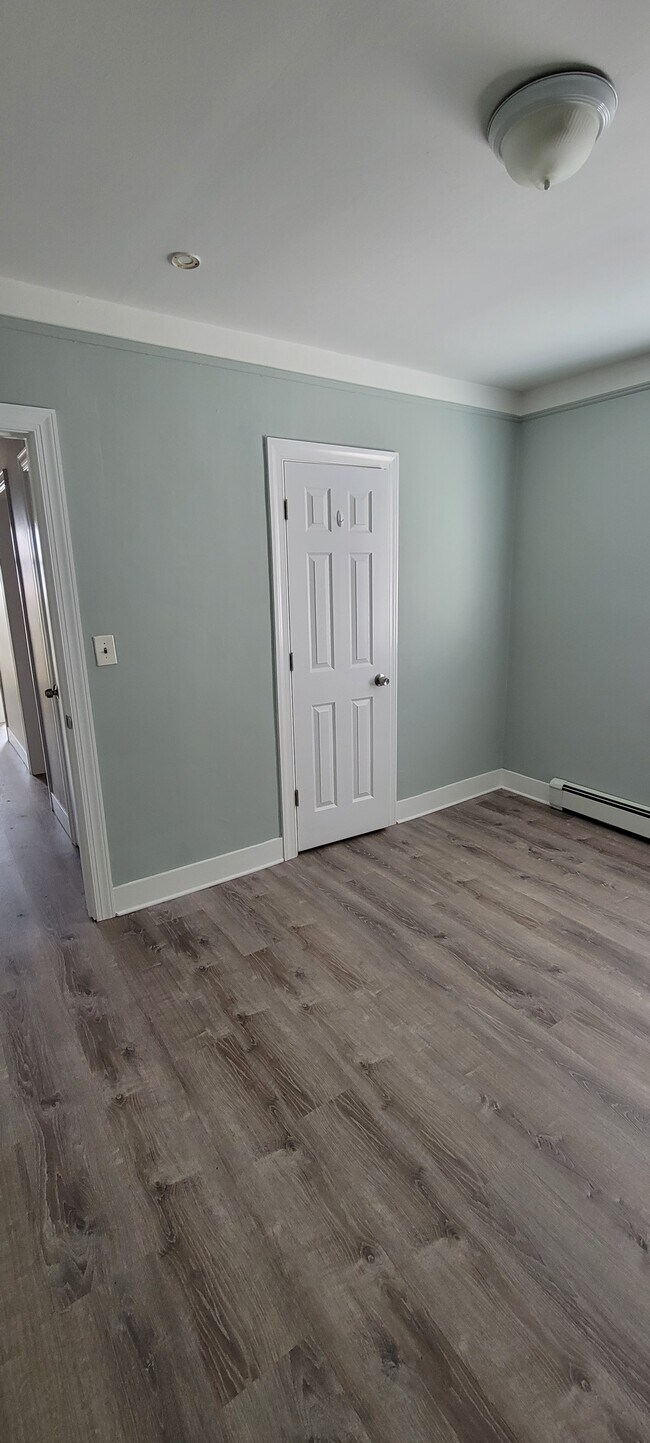 Bedroom - 2867 Long Beach Rd