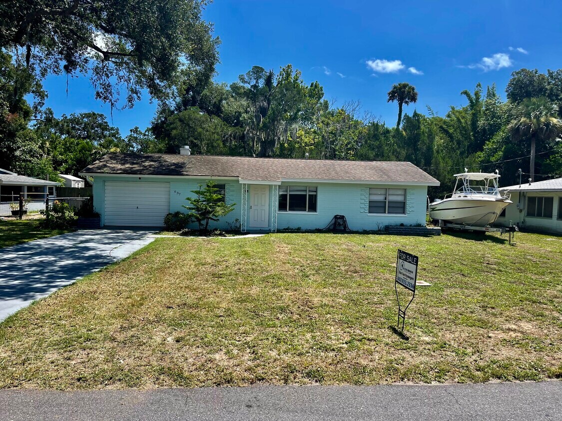 637 Ball St, New Smyrna Beach, FL 32168