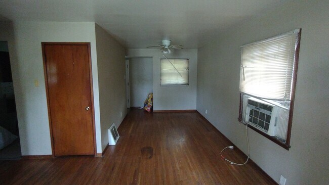 Building Photo - 344 Cameron Rd