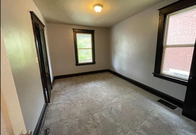 Building Photo - 925 Elberon Ave