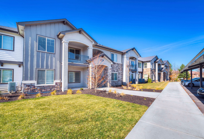 Building Photo - 827 E Riverside Dr