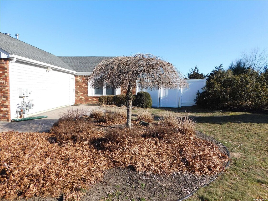 6 Hillview Ct, Commack, NY 11725 House Rental in Commack, NY